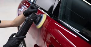 vitrificacao-e-polimento-no-carro-vermelho-brilhante