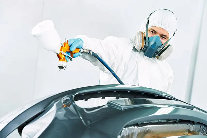 homem-pintando-para-choque-em-Aracatuba